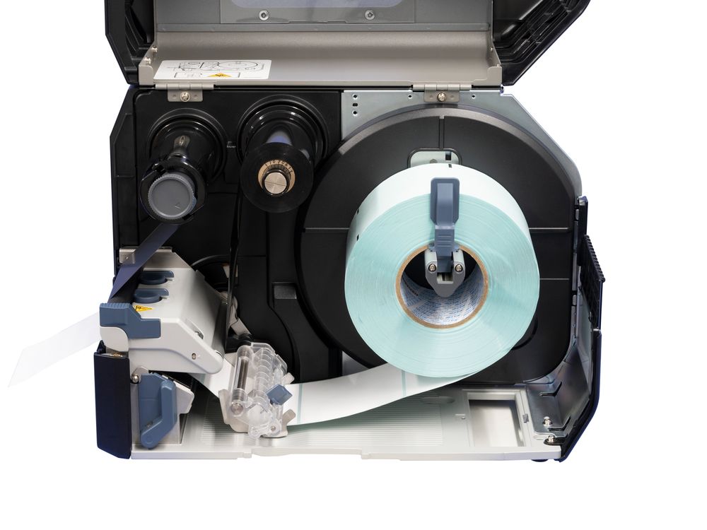 Sato CL4NX Plus Stampante per etichette aperta con rotolo di etichette inserito