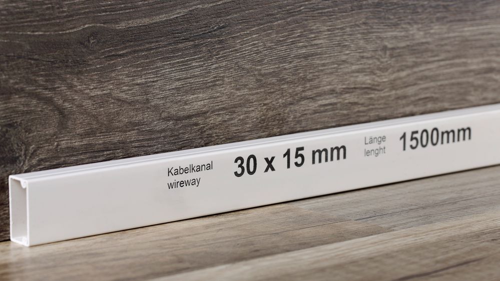 Marcatura a getto d’inchiostro nero su canalina bianca