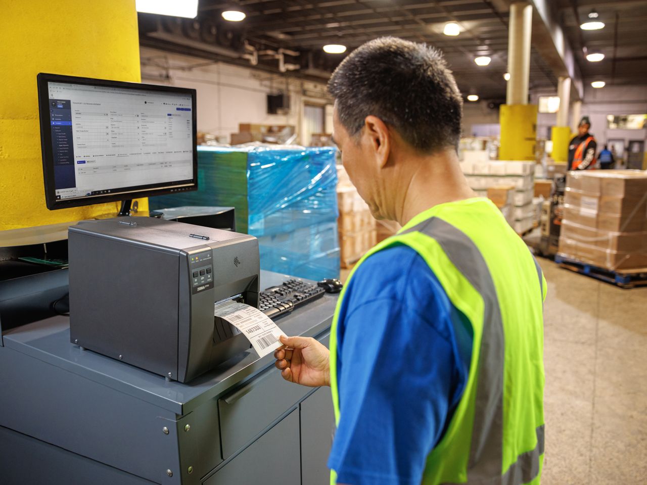 Stampare etichette di spedizione con la stampante per etichette Zebra ZT111