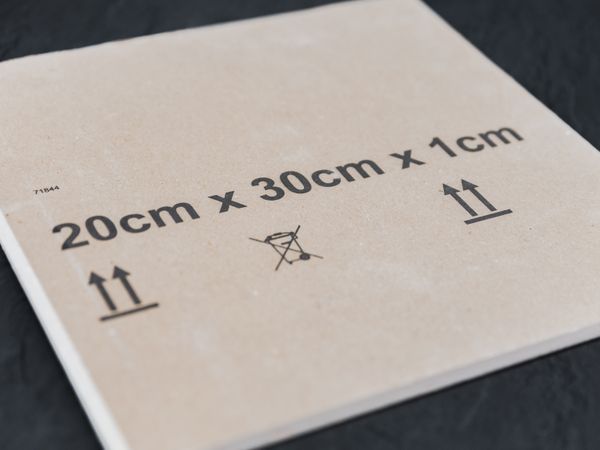 Pannello isolante marcato con stampante a getto d’inchiostro Markoprint integra PP 108