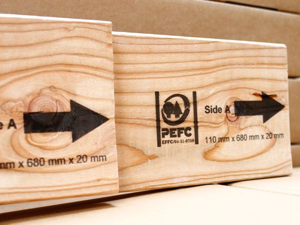 Legno marcato con stampante a getto d’inchiostro Markoprint integra PP 108