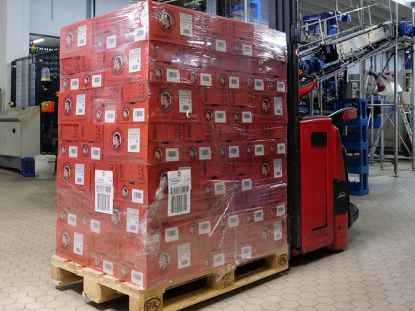 Etichettatura su 2 lati su pallet per bevande