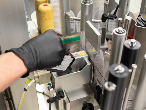 Cambio cartuccia stampante a getto d’inchiostro Markoprint X1JET HP Premium