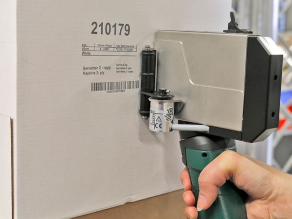 Cartone stampato con la stampante a getto d’inchiostro Markoprint X1JET HandHold