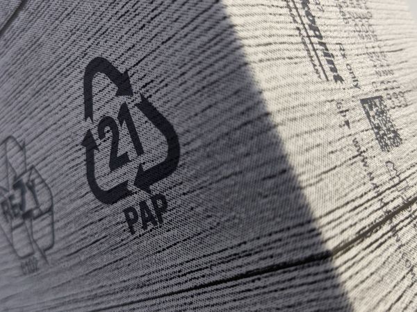 Cartone stampato con stampante a getto d’inchiostro Markoprint integra Singular 108