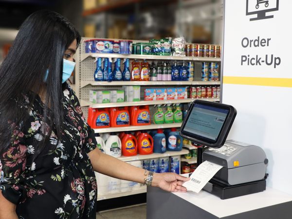 Stampante Zebra ZD421 per il self-checkout nella vendita al dettaglio