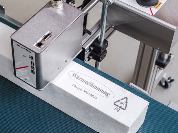 Markoprint integra PP 108: stampa a grandi caratteri su materiale isolante