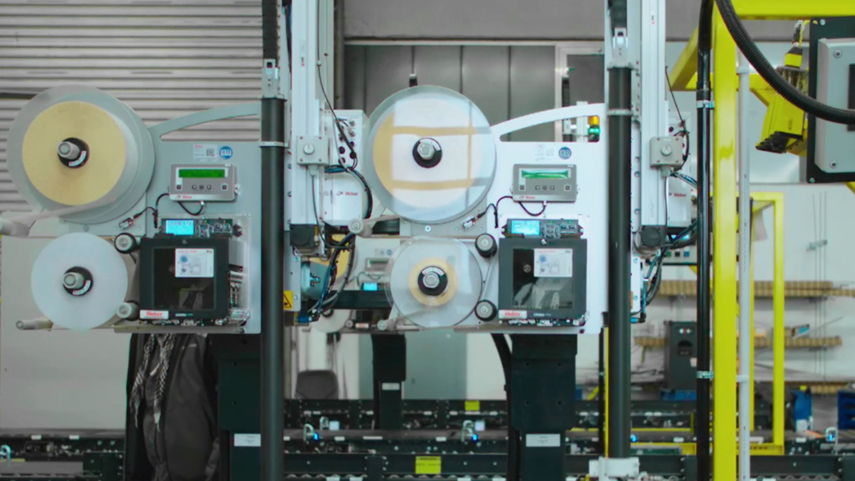 Etichettatura Legi-Air 6000 su cartone di spedizione Integrazione nel sistema