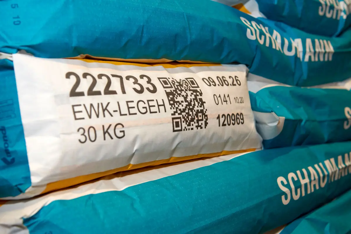 Large format print on animal feed bag