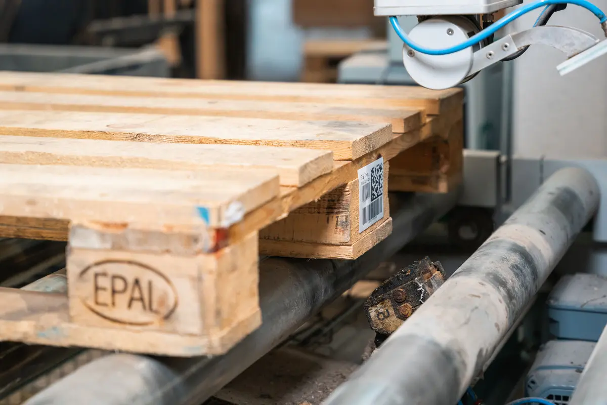 Pallet base labelling